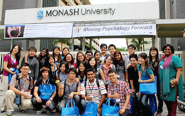 Sinh viên Đại học Monash